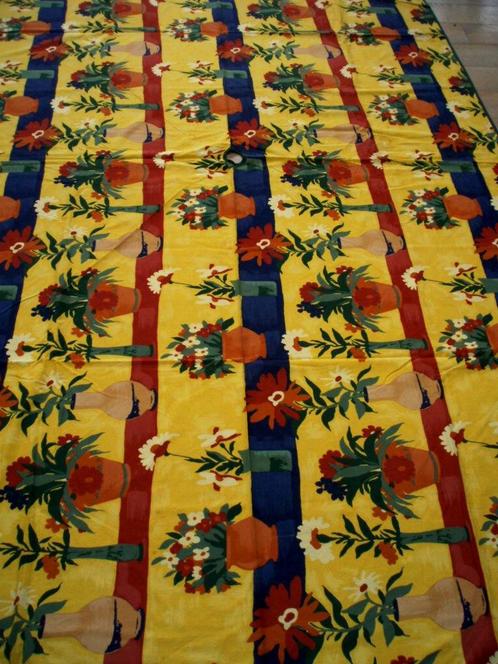 Groot tafelkleed  270 x 161 + gat voor parasol z.goede staat, Huis en Inrichting, Tafelkleden, Zo goed als nieuw, Rechthoek, Binnen