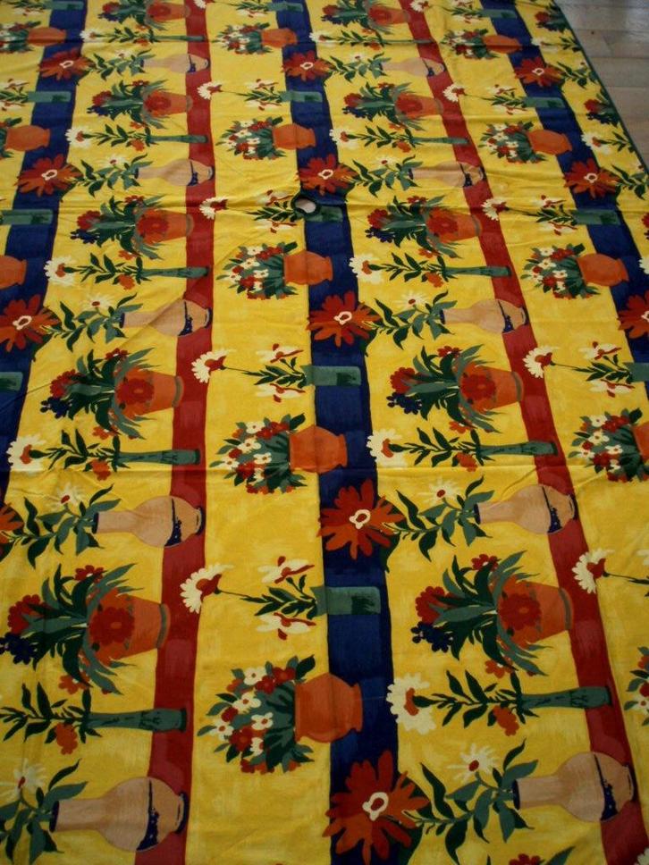 Groot tafelkleed  270 x 161 + gat voor parasol z.goede staat, Huis en Inrichting, Tafelkleden, Zo goed als nieuw, Rechthoek, Binnen