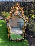 Antieke houten spiegel met zeer fijne details, Antiquités & Art, Antiquités | Miroirs, 50 à 100 cm, Enlèvement, 100 à 150 cm, Autres formes