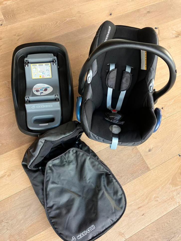 Maxi-Cosi CabrioFix incl FamilyFix base en voetenzak, Kinderen en Baby's, Autostoeltjes, Zo goed als nieuw, Maxi-Cosi, Autogordel of Isofix
