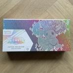 Pokémon TCG Prismatic Evolutions Super Premium Collection, Hobby en Vrije tijd, Verzenden