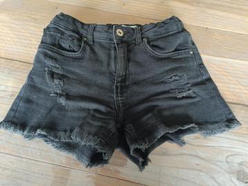 Mooi shortje van de Zara maat 152. beschikbaar voor biedingen
