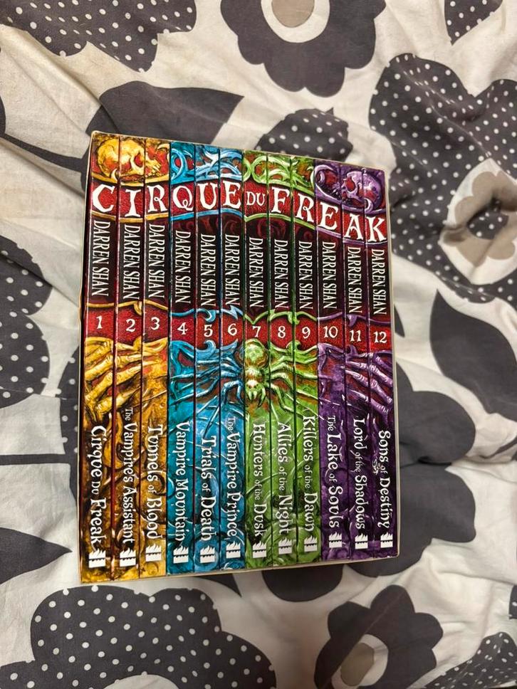 The Saga of Darren Shan – Complete 12-Book Set, Boeken, Fantasy, Zo goed als nieuw, Ophalen