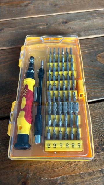 Pro Tools bit box met schroevendraaier beschikbaar voor biedingen
