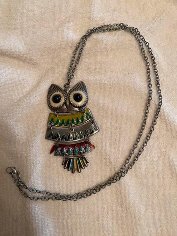 Kleurrijke uilenketting  beschikbaar voor biedingen
