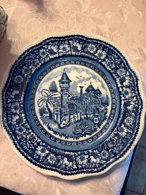 Petrus Regout Maastricht bord “Vinktoren” blauw decor, Antiek en Kunst, Antiek | Wandborden en Tegels, Ophalen