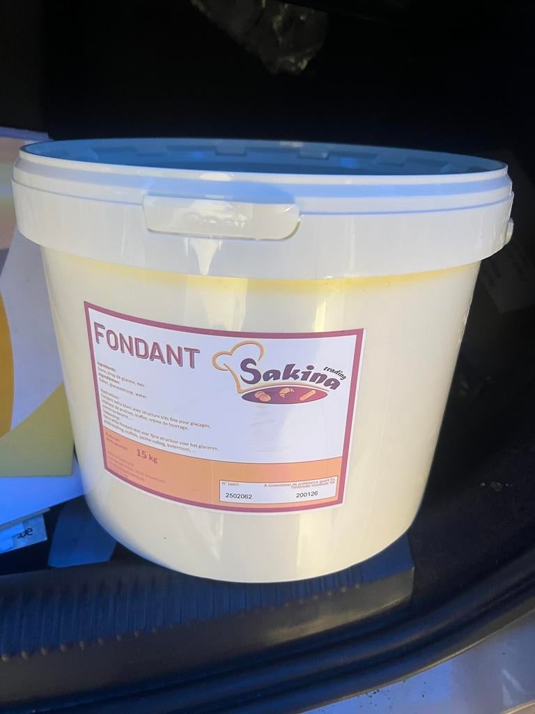 Fondant te koop, Ophalen, Zo goed als nieuw