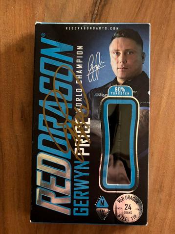 Gesigneerde Red Dragon Gerwyn Price Back to Black SE beschikbaar voor biedingen