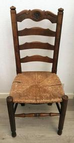 Oude 19e eeuwse stoel van hout en stro, Ophalen