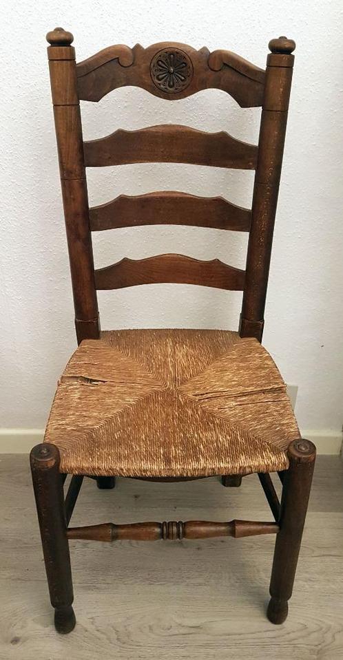 Oude 19e eeuwse stoel van hout en stro, Antiek en Kunst, Antiek | Meubels | Stoelen en Sofa's, Ophalen