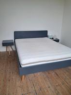 Scandinavisch bedframe + nachtkastjes in kleur antraciet, Huis en Inrichting, Slaapkamer | Bedden, Ophalen, Gebruikt