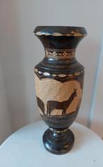 Decoratieve houtsnijwerk vaas., Ophalen