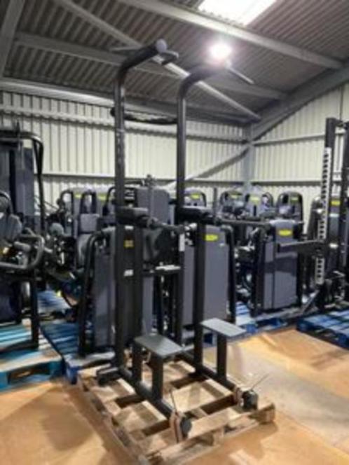 Technogym Leg Raise / Dip - Black, Sport en Fitness, Fitnessmaterialen, Zo goed als nieuw, Overige typen, Armen, Benen, Borst