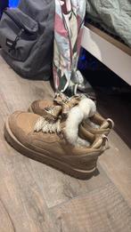 Uggs sneakers maat 39, Ophalen, Beige, Zo goed als nieuw, Sneakers
