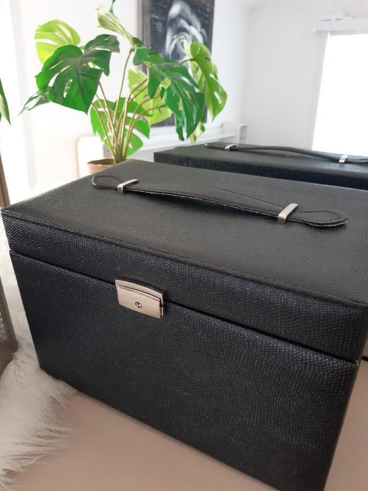 Juwelenkoffer, Bijoux, Sacs & Beauté, Colliers, Comme neuf, Noir, Enlèvement ou Envoi