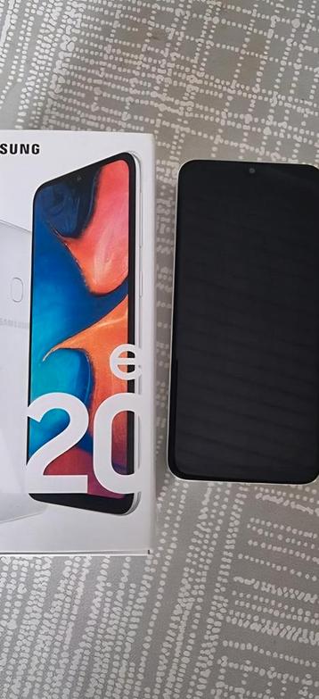 Samsung A20e noir avec étui pvc état neuf a saisir ️↙️ beschikbaar voor biedingen
