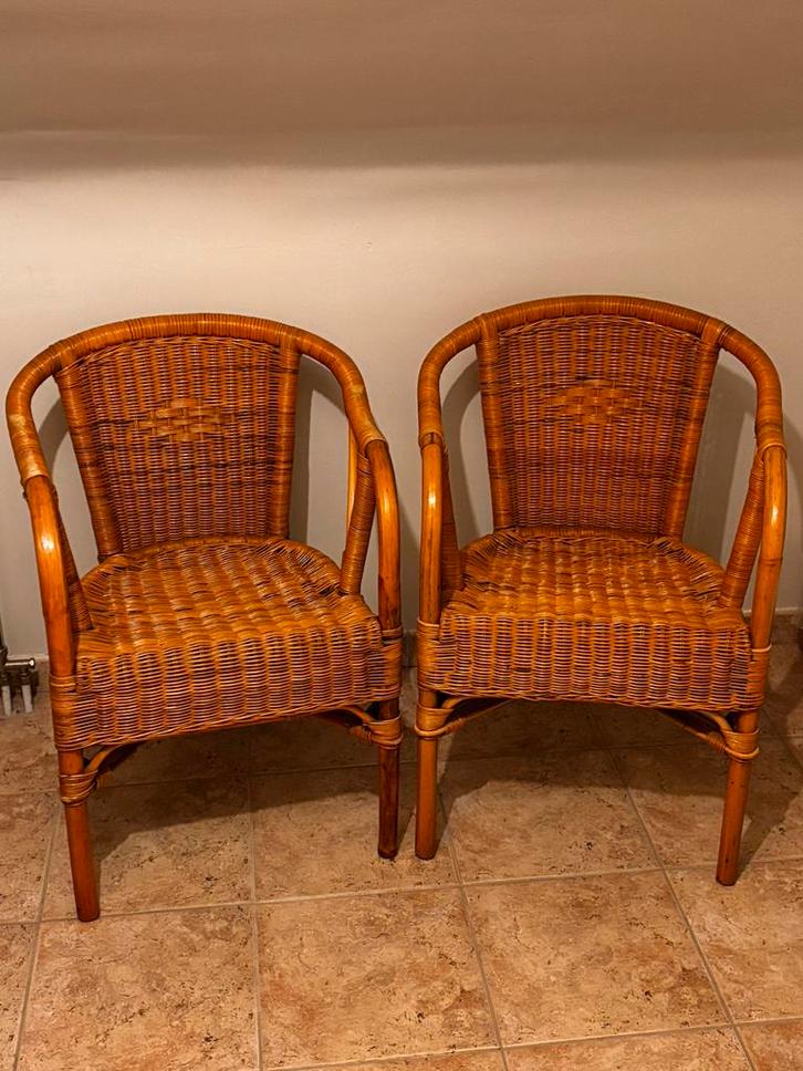 2 rotan stoelen in zeer goede staat + 1 extra gratis, Tuin en Terras, Tuinstoelen, Zo goed als nieuw, Rotan, Ophalen