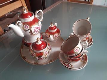 Service à thé en porcelaine beschikbaar voor biedingen