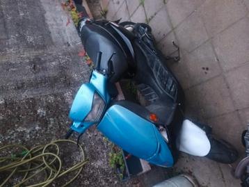 Vend ou échange peugeot zenith moteur speedfight papier clé  beschikbaar voor biedingen