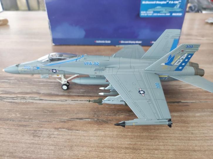 Schaalmodel 1/72 metalen militaire vliegtuigen, Verzamelen, Luchtvaart en Vliegtuigspotten, Zo goed als nieuw, Schaalmodel, Ophalen of Verzenden