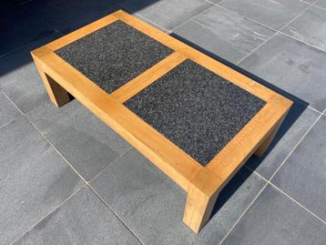 Massief eiken salontafel met 2 natuurstenen disponible aux enchères