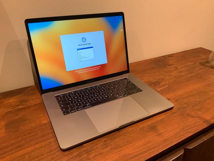 Apple Macbook Pro Touch bar - 15inch, Computers en Software, Apple Macbooks, Gebruikt, MacBook Pro, 15 inch, 2 tot 3 Ghz, 256 GB