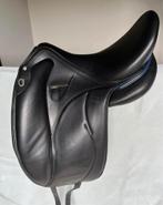 Selle dressage Devoucoux Makila Lab 17,5 inch arcade normale, Animaux & Accessoires, Enlèvement, Comme neuf, Dressage