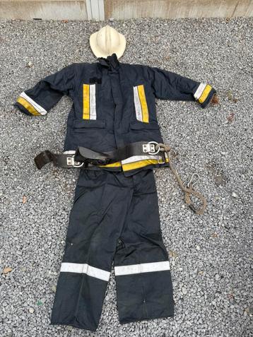 Brandweer uniform beschikbaar voor biedingen