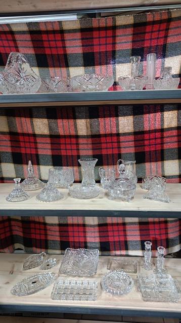 25 kristallen objecten, ook apart, te koop vanaf 3 euro beschikbaar voor biedingen