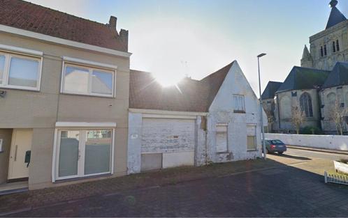 Te koop bouwgrond met af te breken woning te Alveringem Dorp, Immo, Gronden en Bouwgronden, 200 tot 500 m²
