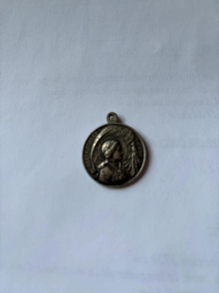 Religieuze medaille van Jeanne d'Arc en paus X, Verzamelen, Religie, Gebruikt, Christendom | Katholiek, Sieraad, Ophalen