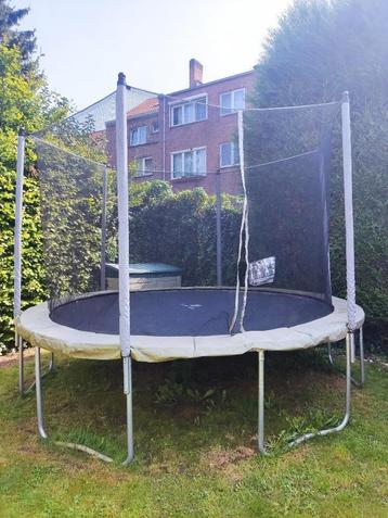 Trampoline large size beschikbaar voor biedingen