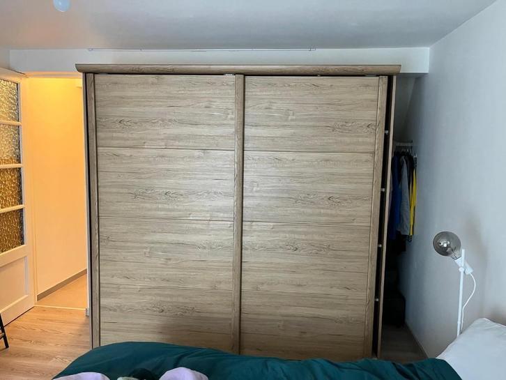 Moderne houten kleerkast met schuifdeuren, Huis en Inrichting, Kasten | Kleerkasten, Gebruikt, 200 cm of meer, 200 cm of meer