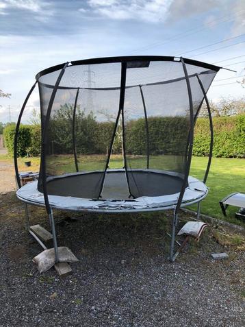 Trampoline met een diameter van 3 meter  beschikbaar voor biedingen