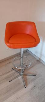 Orange vintage retro barkruk, Huis en Inrichting, Barkrukken, 90 cm of meer, Metaal, Draaibaar, Gebruikt