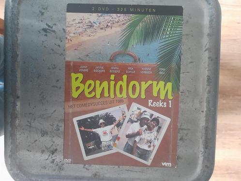 Benidorm seizoen 1 (originele uitgave), CD & DVD, DVD | TV & Séries télévisées, Comme neuf, Comédie, Coffret, Tous les âges, Envoi
