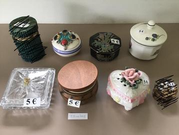 8 speciale opberg items aan 5 euro per stuk beschikbaar voor biedingen