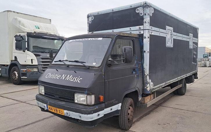 Nissan Trade 100 * N 1 - Kategoria B * APK tot 11-2026, Auto's, Bestelwagens en Lichte vracht, Bedrijf, Trekhaak, Nissan, Diesel