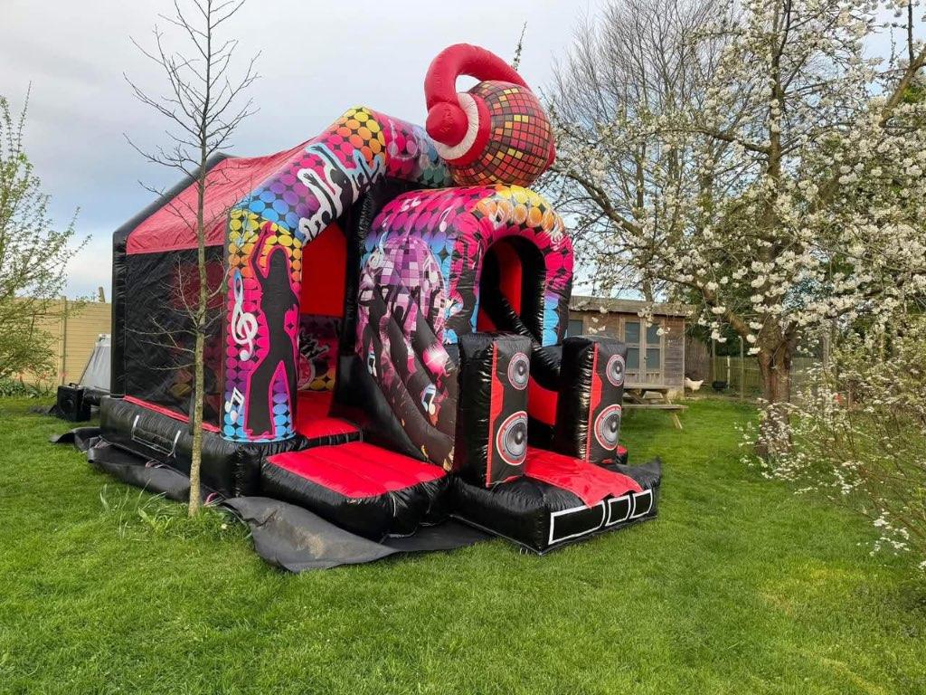 Springkasteel Disco, Hobby en Vrije tijd, Feestartikelen | Verhuur, Zo goed als nieuw, Ophalen