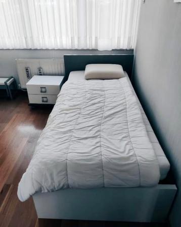 1 persoonsbed + nachtkast beschikbaar voor biedingen
