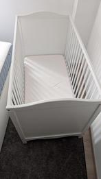 SMÅGÖRA Lit bébé, blanc, 60x120 cm + matelas, 85 tot 100 cm, Ophalen of Verzenden, Zo goed als nieuw, Minder dan 140 cm