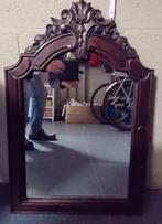 VINTAGE SPIEGEL met MOOI UITGESNEDEN HOUTWERK (83 x 55 cm), Antiek en Kunst, Antiek | Spiegels, Overige vormen, 50 tot 100 cm