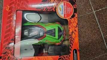 Dreamland Stoere stunter remote control auto beschikbaar voor biedingen