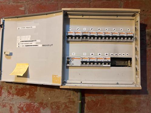 Elektriciteitskast met zekeringen, Doe-het-zelf en Bouw, Elektriciteit en Kabels, Zo goed als nieuw, Ophalen