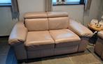 2 Taupe lederen zetels waarvan 1 met 2 relaxen, Huis en Inrichting, Ophalen, Gebruikt, 100 tot 125 cm, Leer