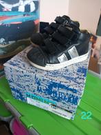 Sneakers, Kinderen en Baby's, Kinderkleding | Schoenen en Sokken, Ophalen