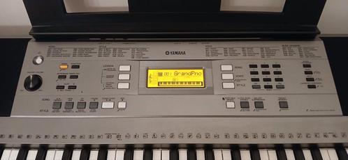 Yamaga keybord PSR E353., Muziek en Instrumenten, Keyboards, Zo goed als nieuw, 61 toetsen, Yamaha, Aanslaggevoelig, Met standaard