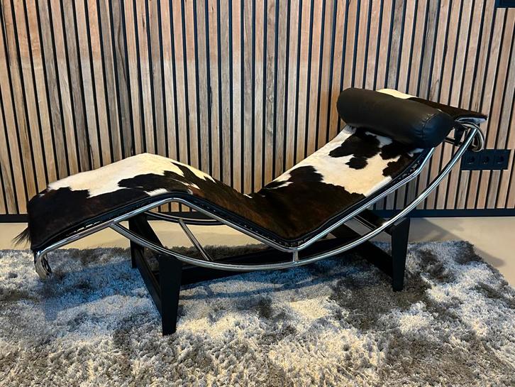 Cassina LC4 chaise longue Corbusier (origineel genummerd), Huis en Inrichting, Fauteuils, Zo goed als nieuw, Ophalen
