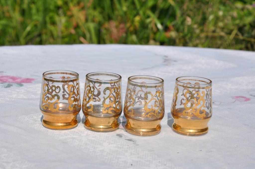 lot de 4 verres liqueur decor doré, Antiquités & Art, Antiquités | Verre & Cristal, Enlèvement ou Envoi