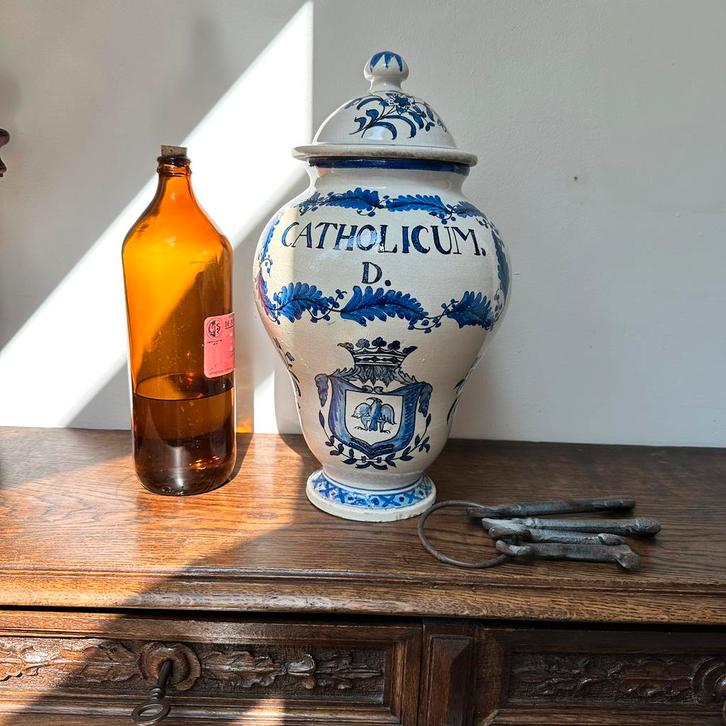Antieke apothekerspot “Catholicum D.” 19e  eeuw | farmacie, Antiek en Kunst, Antiek | Keramiek en Aardewerk, Ophalen